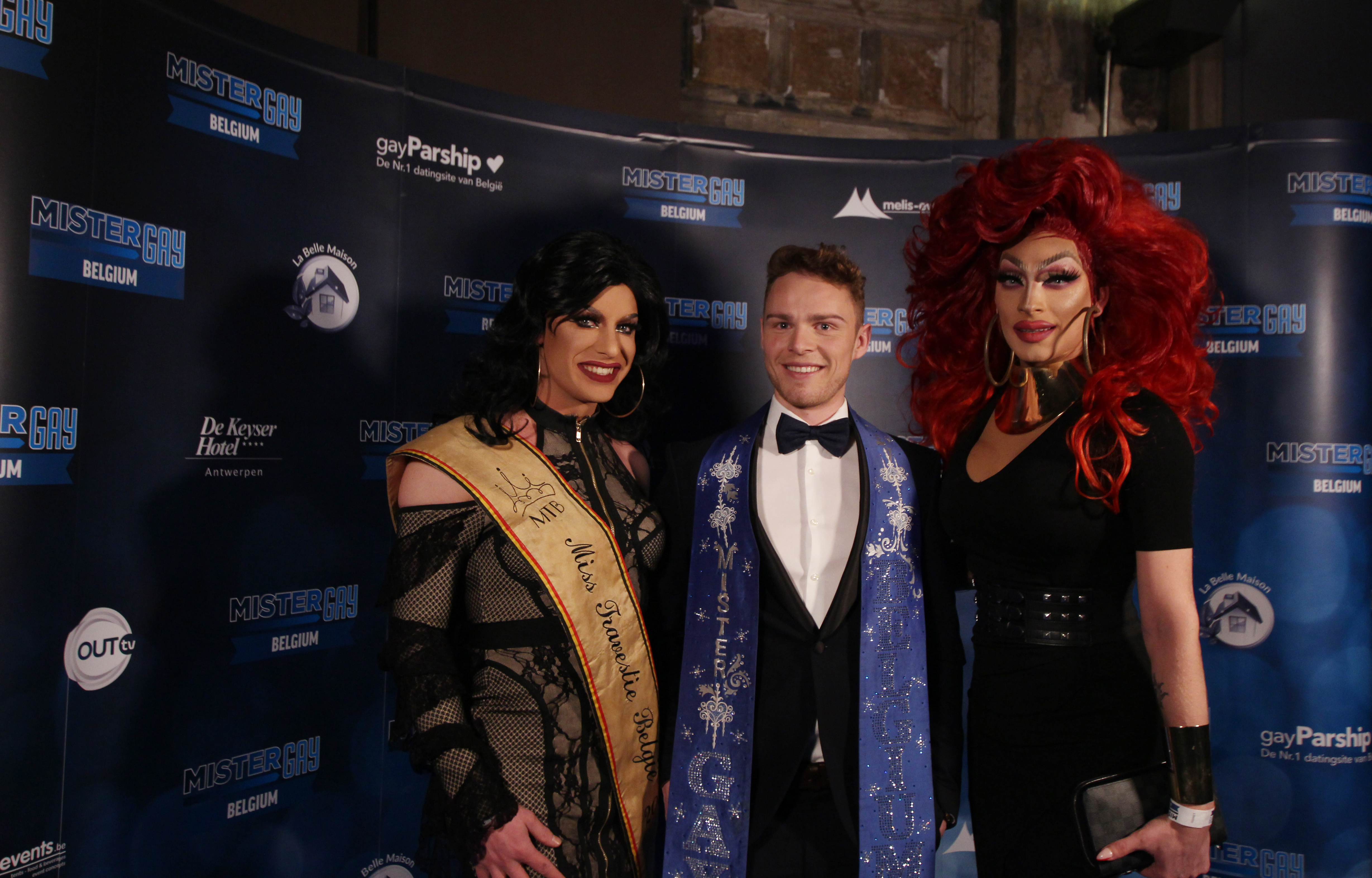 Matthias De Roover met lokale drag queens