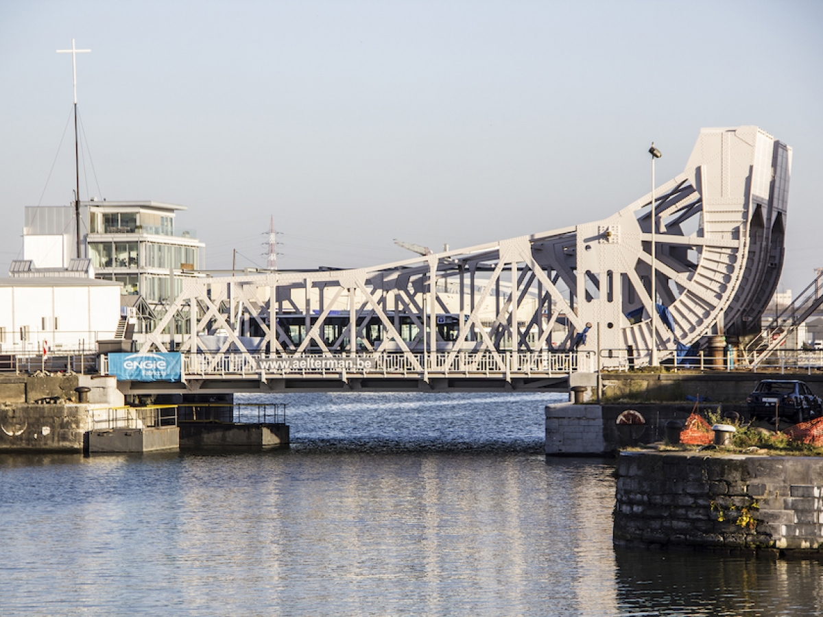 Boottocht onder Antwerpse bruggen