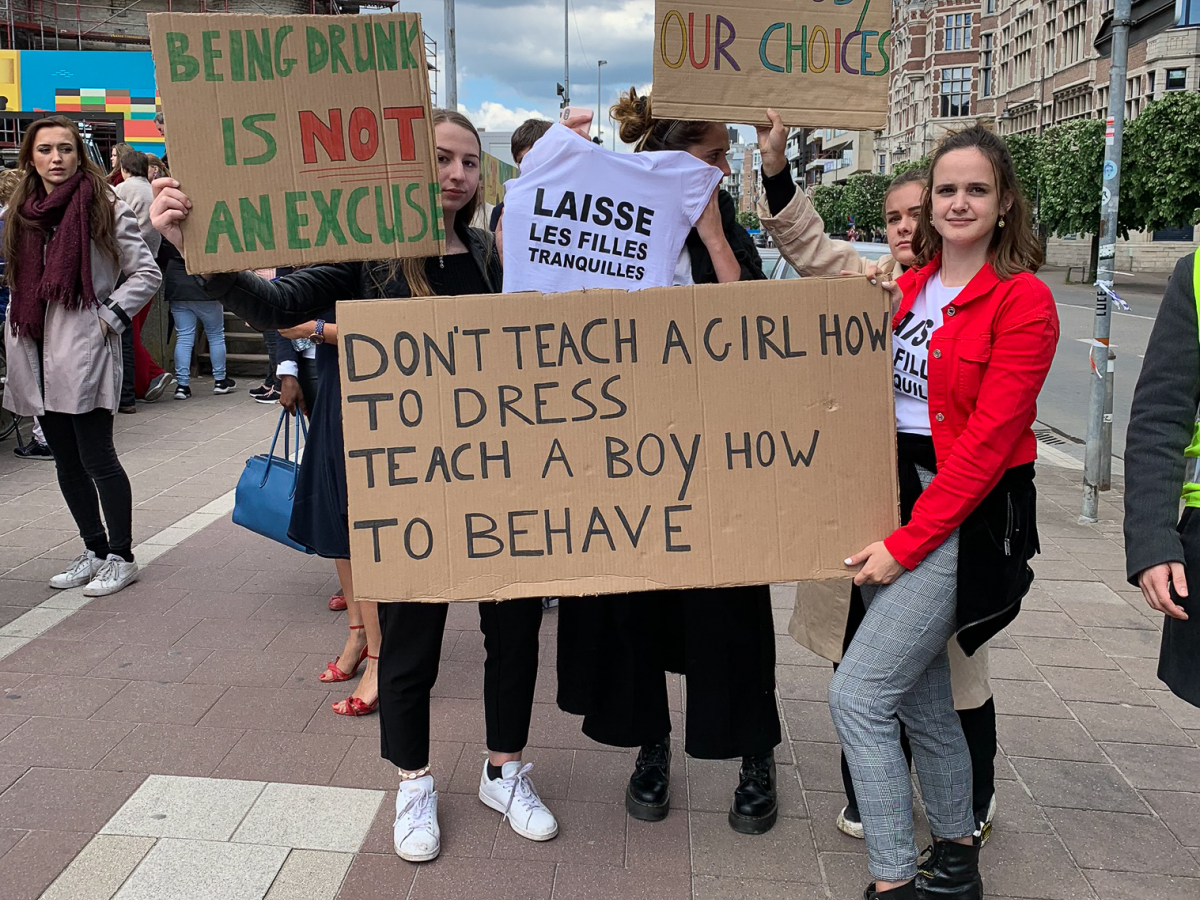 Vrouwen protesteren tijdens de mars tegen seksueel geweld in Antwerpen
